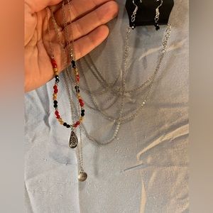 Three ring necklace, with an earring